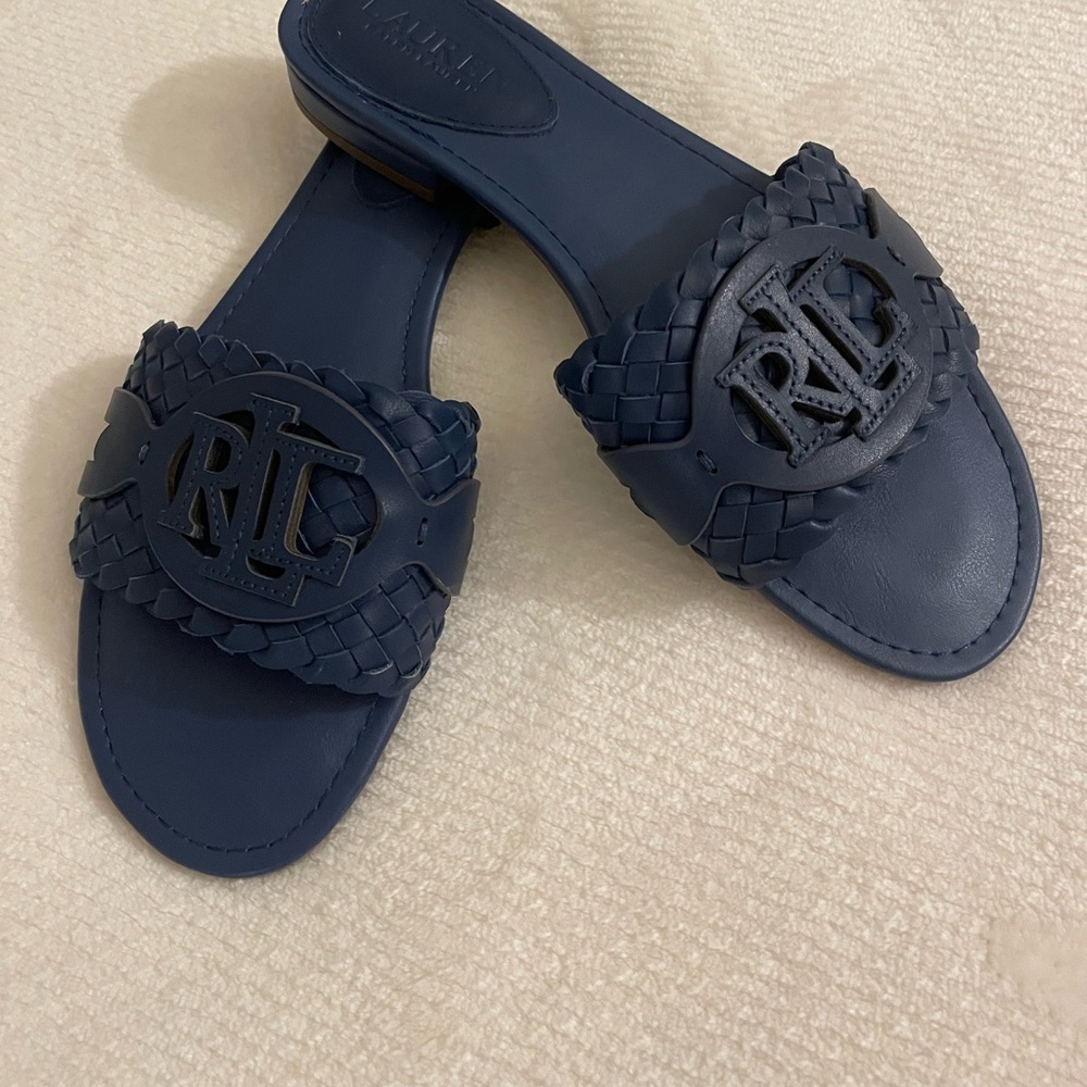 RALPH LAUREN LEATHER FLIP FLOPS SANDALS,
Sz 7